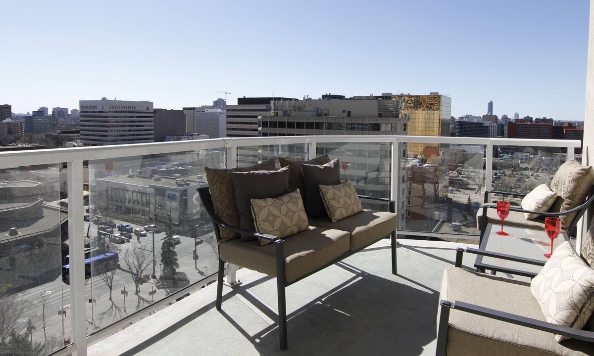 Downtown Edmonton Apartment | Downtown Core Icon Executive - Best Location Central Downtown
