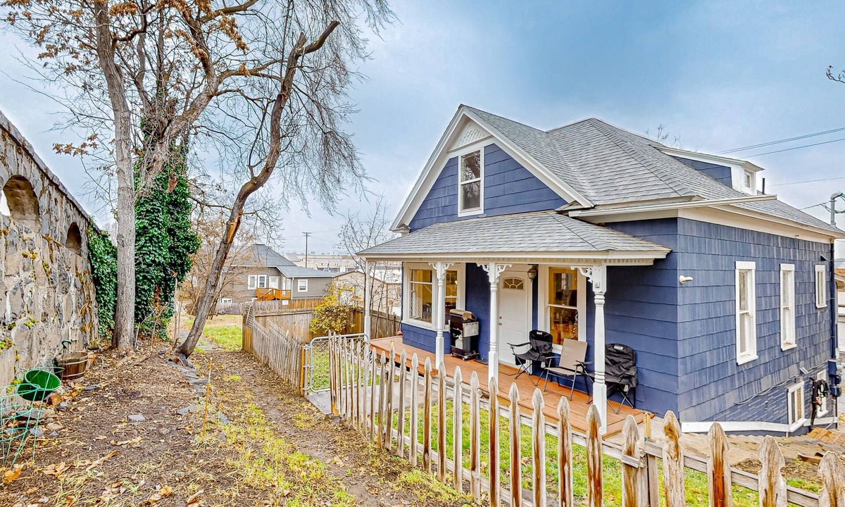 The Dalles House | Downtown cottage with furnished porch, video games, central AC, & W/D