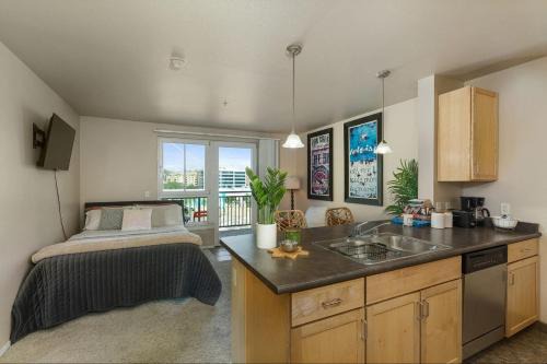 East Village Apartment | Downtown Cozy Suit with Free Parking Walk to Convention Center and Petco Park