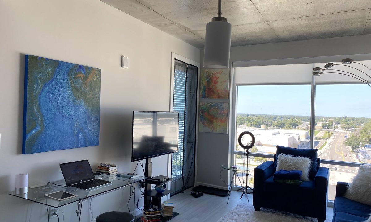 Callahan Apartment | Downtown: Creative 1-Bedroom in Stylish High rise