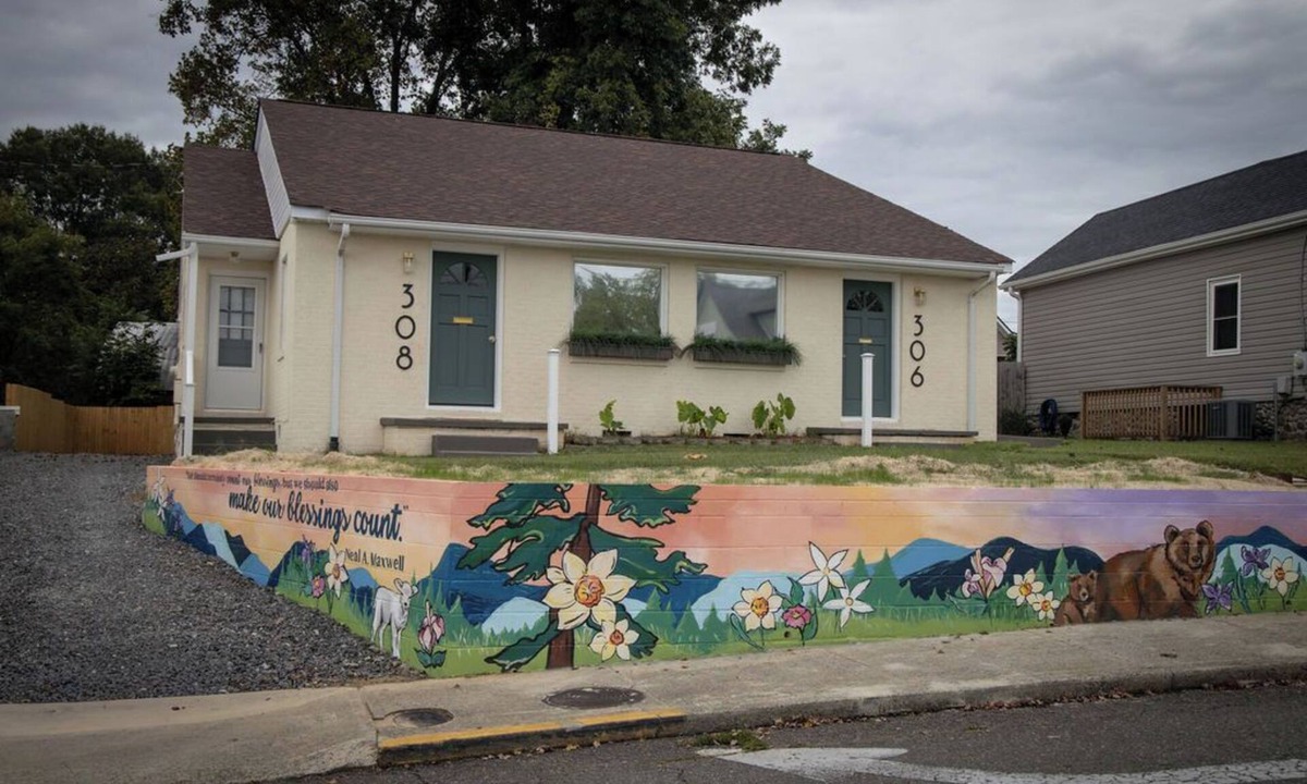 Mount Airy Apartment | Downtown Delight King Beds Comfort & the Greenway!