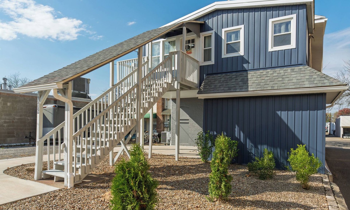 Dover Apartment | Downtown Dover Renovated Apt, 3 beds, WiFi, Private Parking