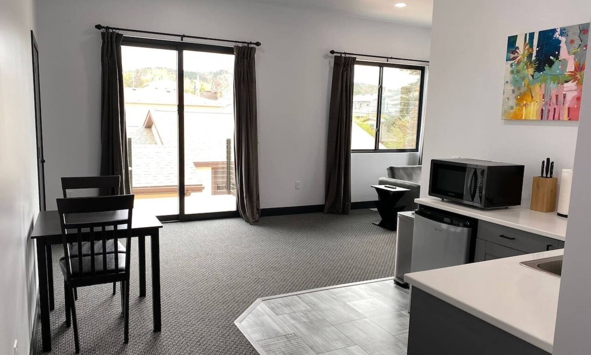 Spearfish Apartment | Downtown Executive Apartment - Alum