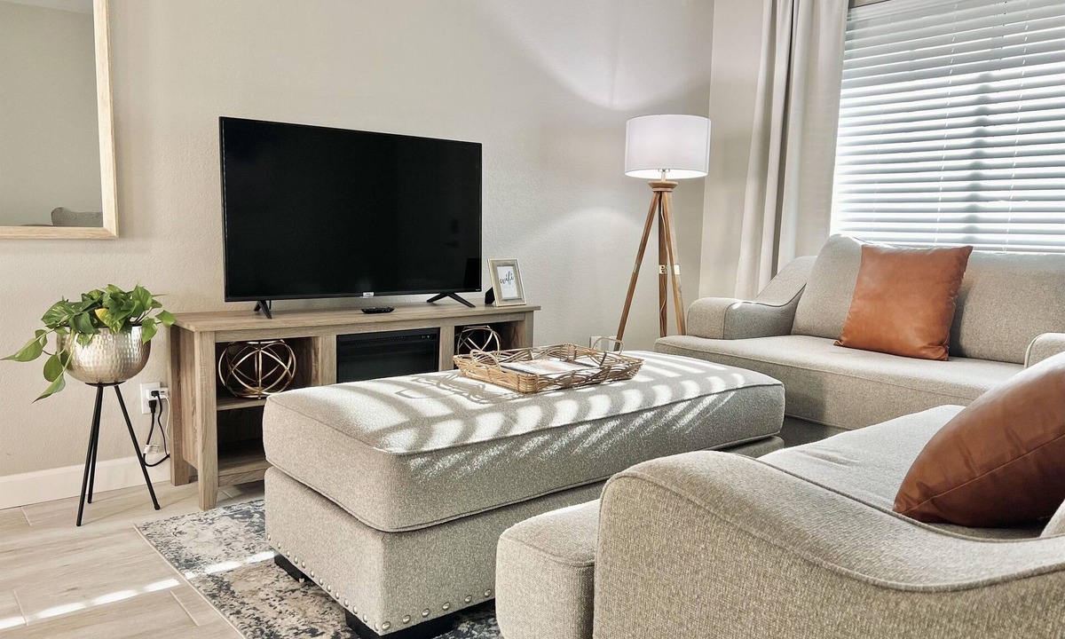Gilbert House | Downtown Gilbert *Pet-Friendly* Getaway