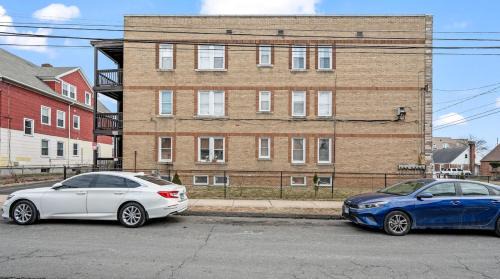 Hartford Apartment | Downtown Hartford 2BR Family Pet Friendly