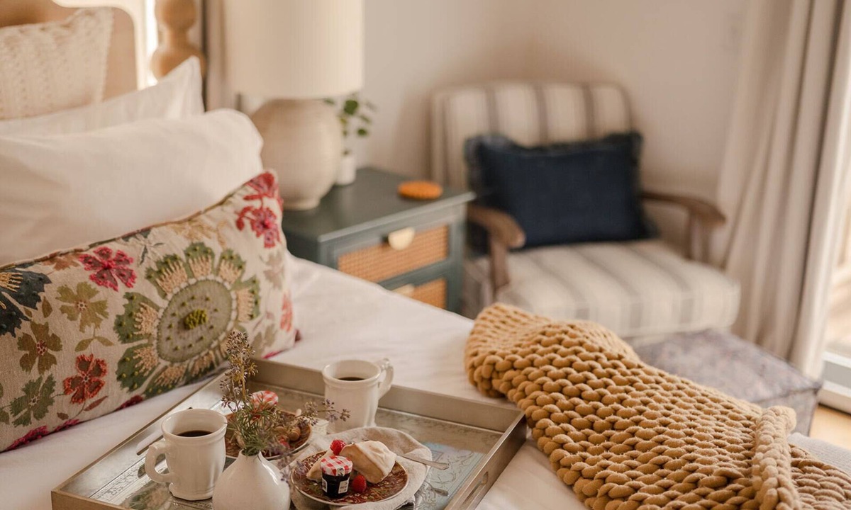 Healdsburg House | Downtown Healdsburg Plaza Charmer + Hot Tub