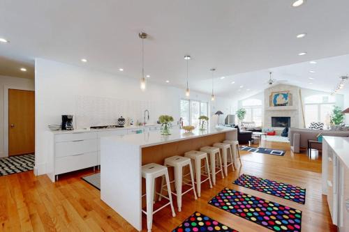 New Buffalo House | Downtown Hideaway