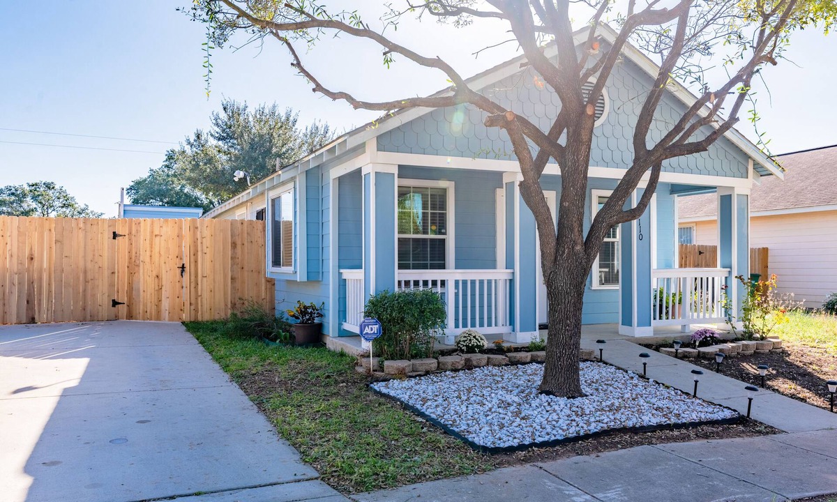West San Antonio House | Downtown Home with Tower View