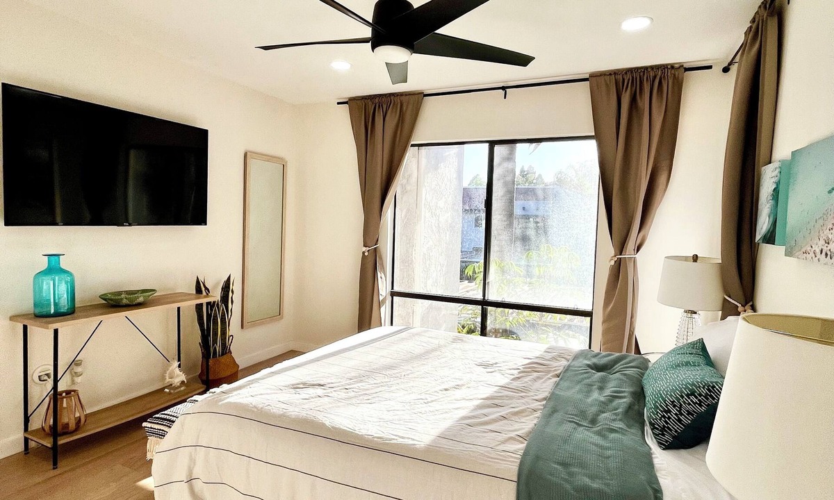 Yorktown Condo | Downtown Huntington Beach! LOCATION! CLOSE TO THE BEACH!