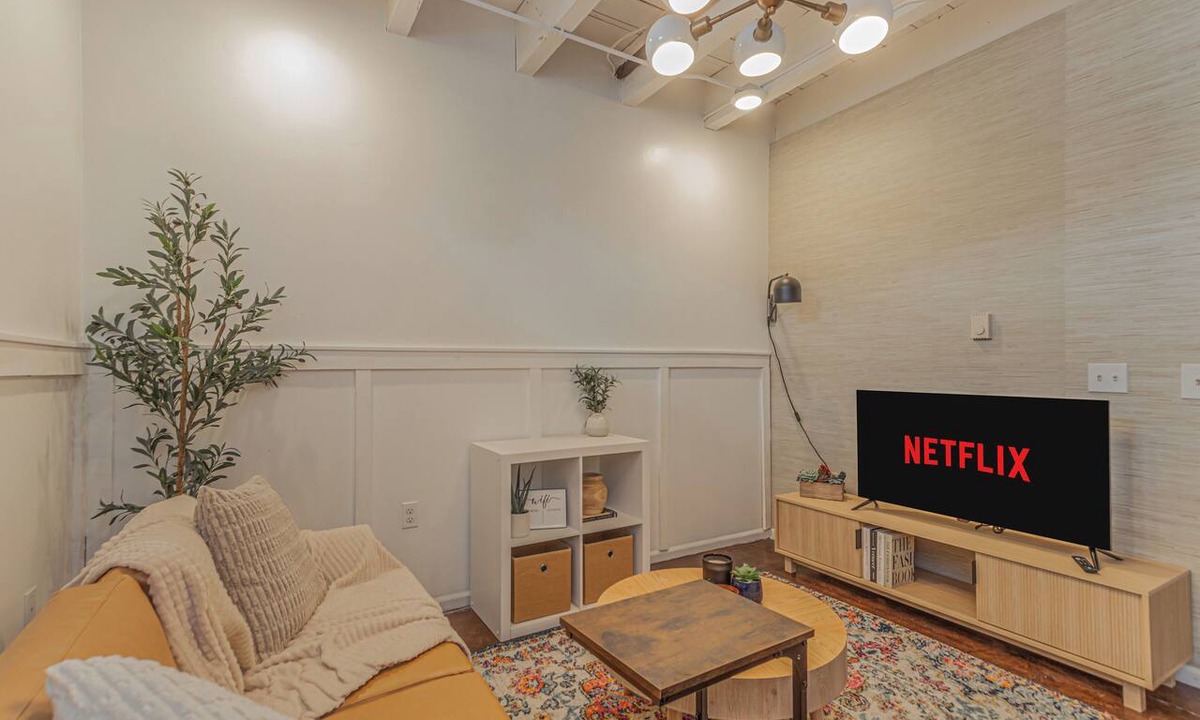 Fargo Apartment | Downtown I Keyless Entry, Queen Bed, Free Parking