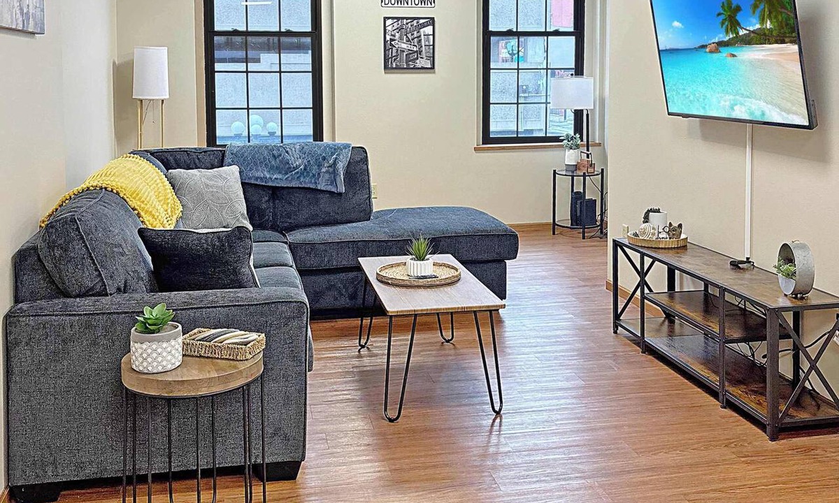 Historic Downtown La Crosse Apartment | Downtown La Crosse 3-Bedroom Apartment