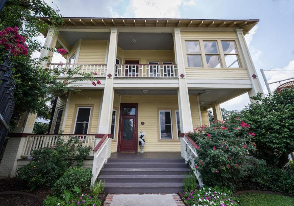 Downtown Apartment | Downtown Lafayette Luxury