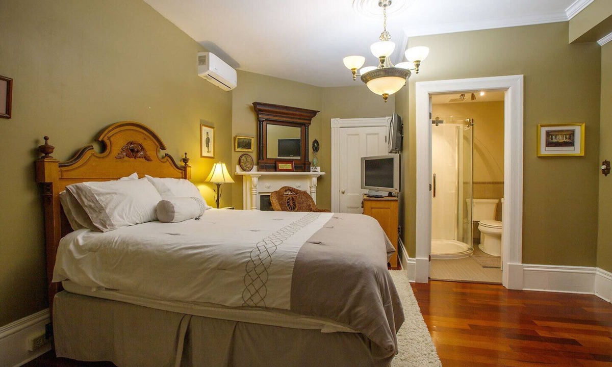 Liverpool Apartment | Downtown Liverpool elegant suite, antiques, wood floors, in historic Queen Anne
