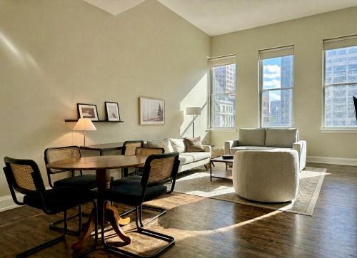 East Town Apartment | Downtown Luxe 2BR Loft Apt | Sleeps 8 | Walkable