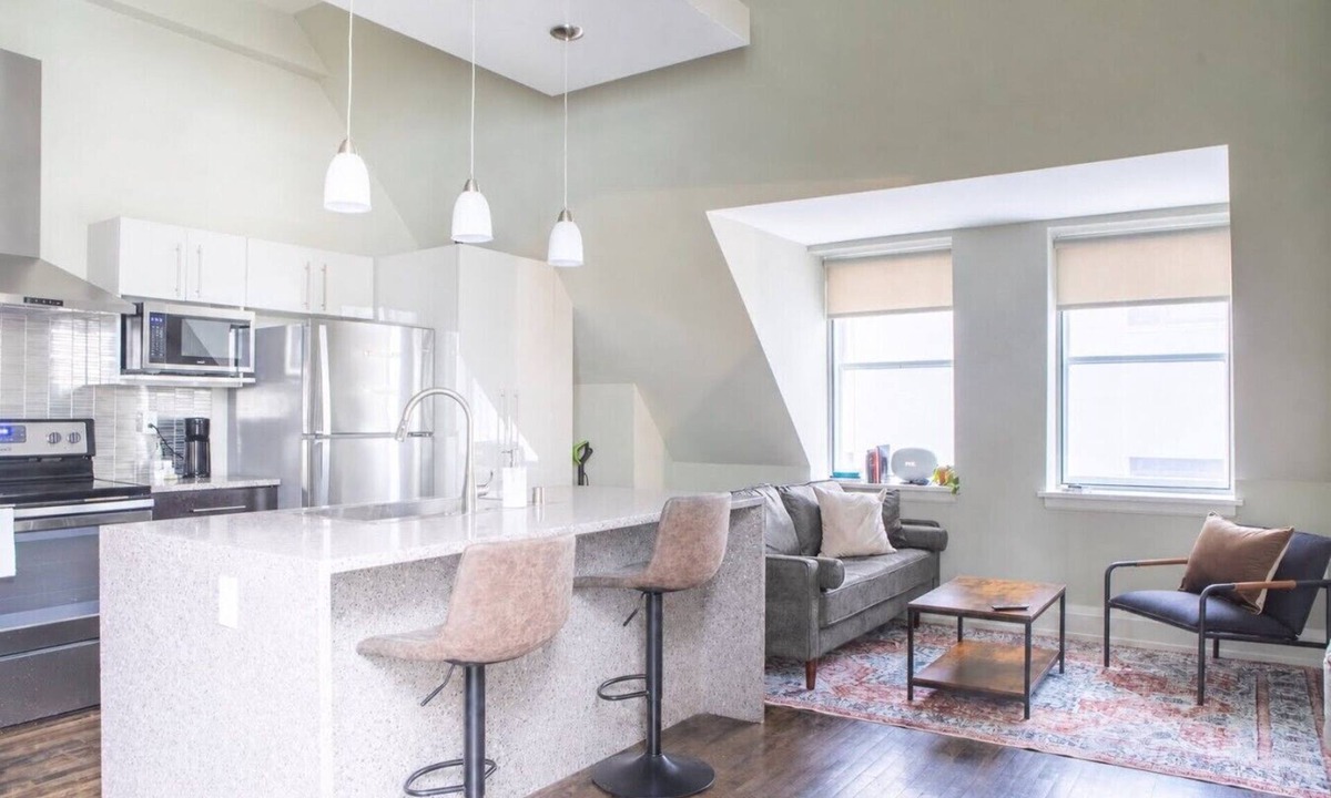 East Town Apartment | Downtown Luxury 1BR Loft · Walkable · Sleeps 4