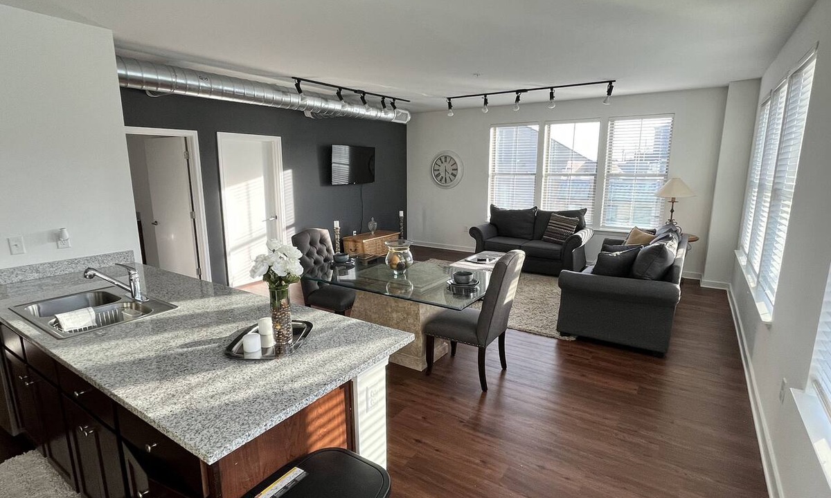 New Pathways Apartment | Downtown Memphis Loft! Walking distance from Beale street! Garage parking!