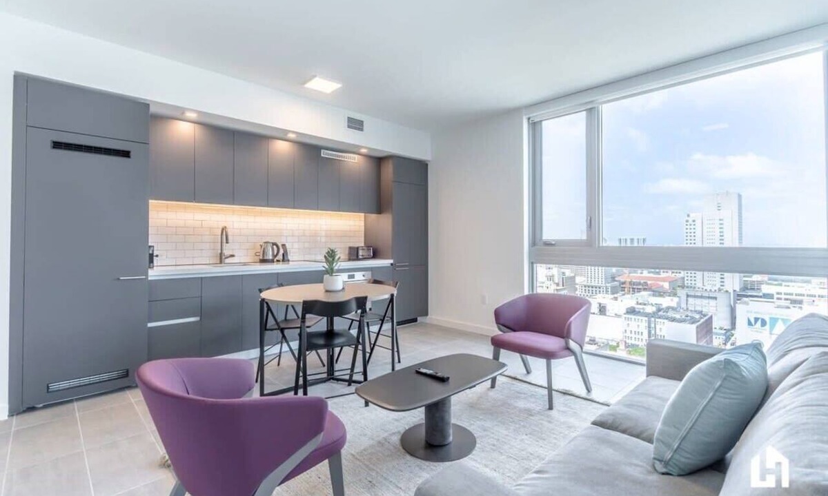 Downtown Miami Apartment | Downtown Miami Stay, Rooftop Pool and Views