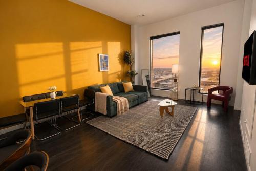 Westown Apartment | Downtown Milwaukee 3BR Balcony,5 min Public Market