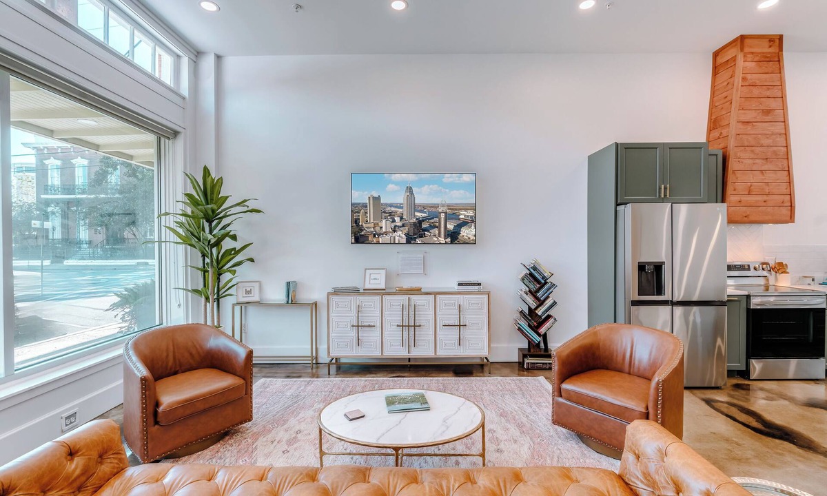 Central Business District Apartment | Downtown Mobile - Walk to everything - Downtown luxe - Pets Welcome