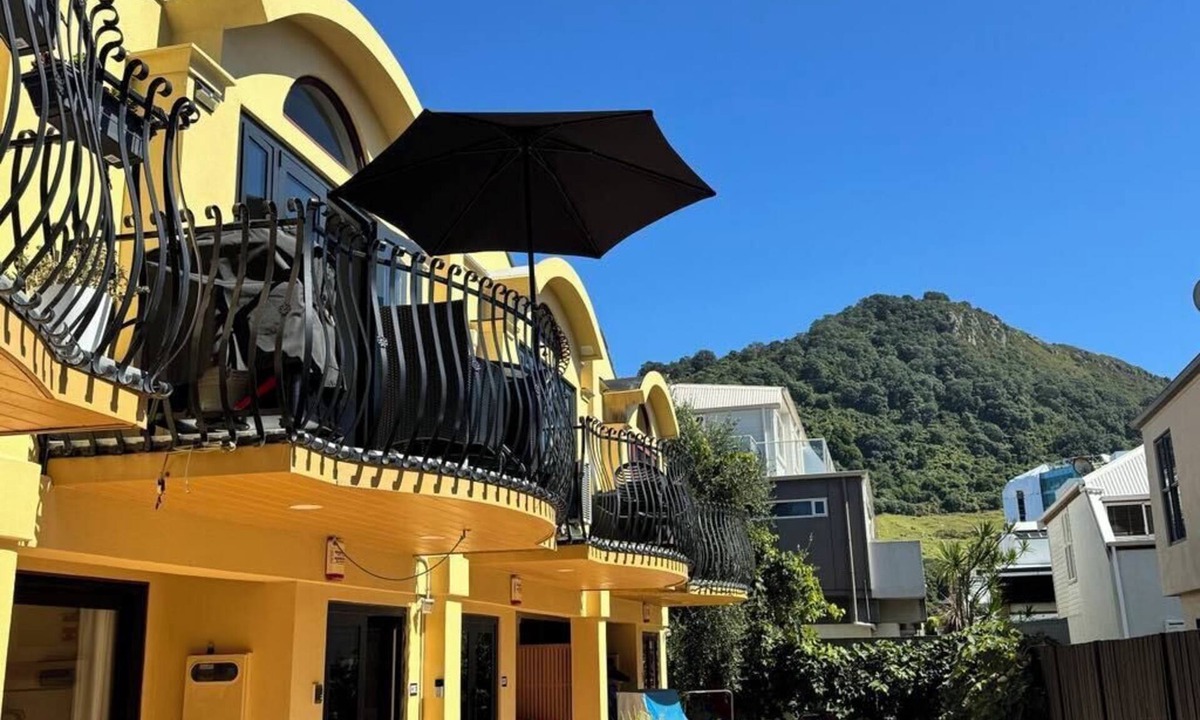 Mount Maunganui House | Downtown Mt Beach Family Retreat