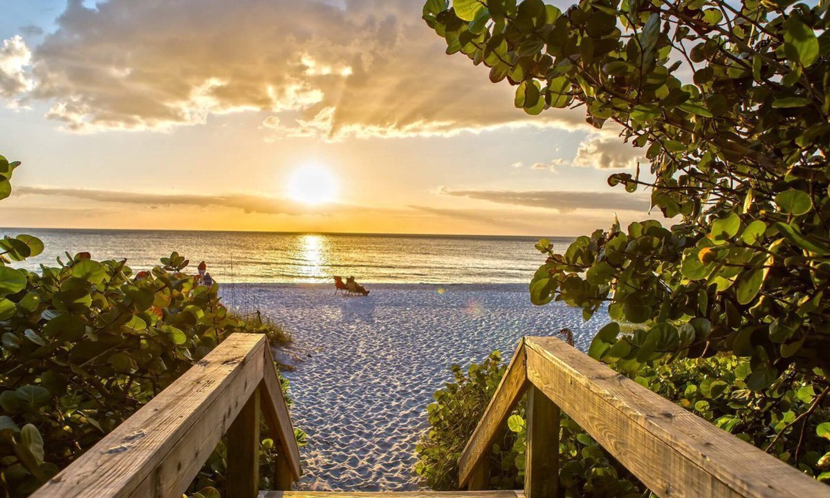 Redevelopment Area Apartment | Downtown Naples Coastal Retreat