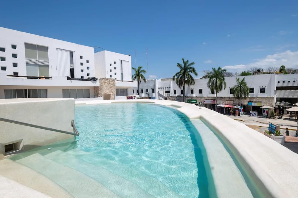 Playacar Apartment | Downtown Pool | Steps to Beach & Vibrant 5th ave