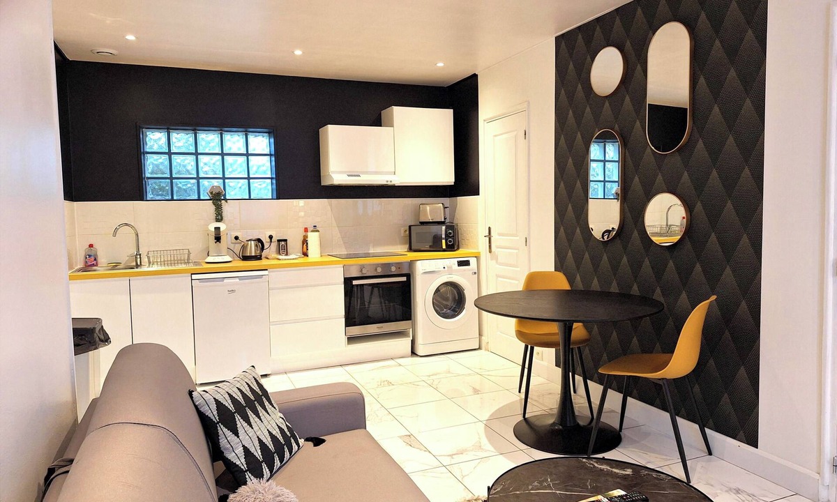 Troyes Apartment | Downtown, quiet and fully equipped F1, wifi