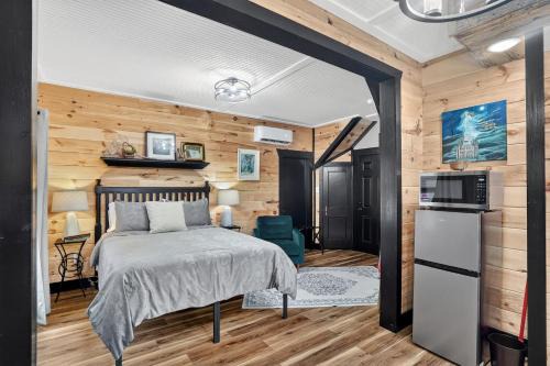 Somerset Apartment | Downtown Rustic KY Retreat, Columbia House Unit B