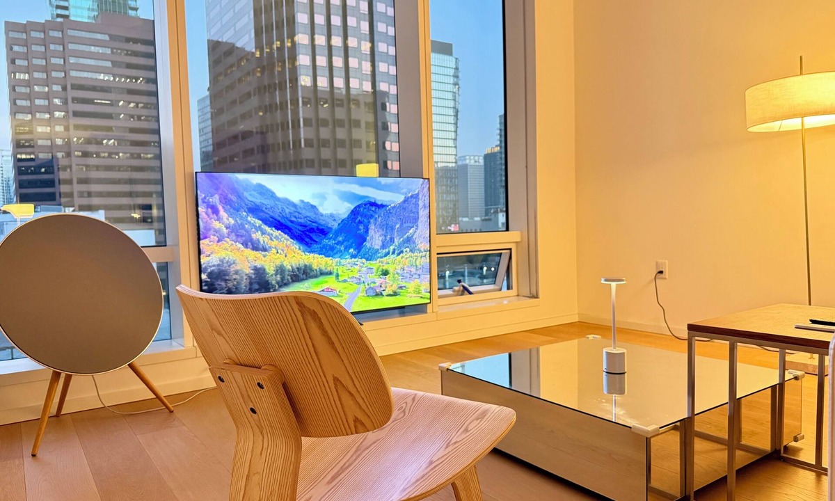 Vernon Condo | Downtown Sky Suites - Modern Highend 1bd1bth