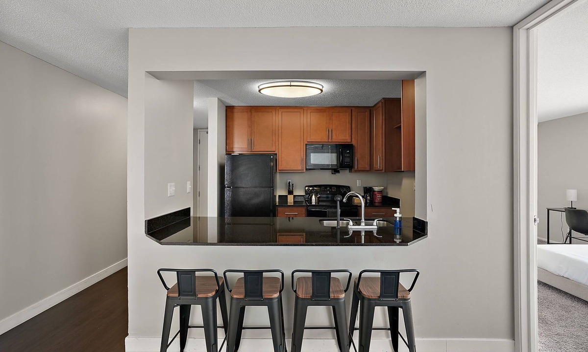 Downtown Minneapolis Condo | Downtown Skyview - 16th fl - Parking - Pool - Gym