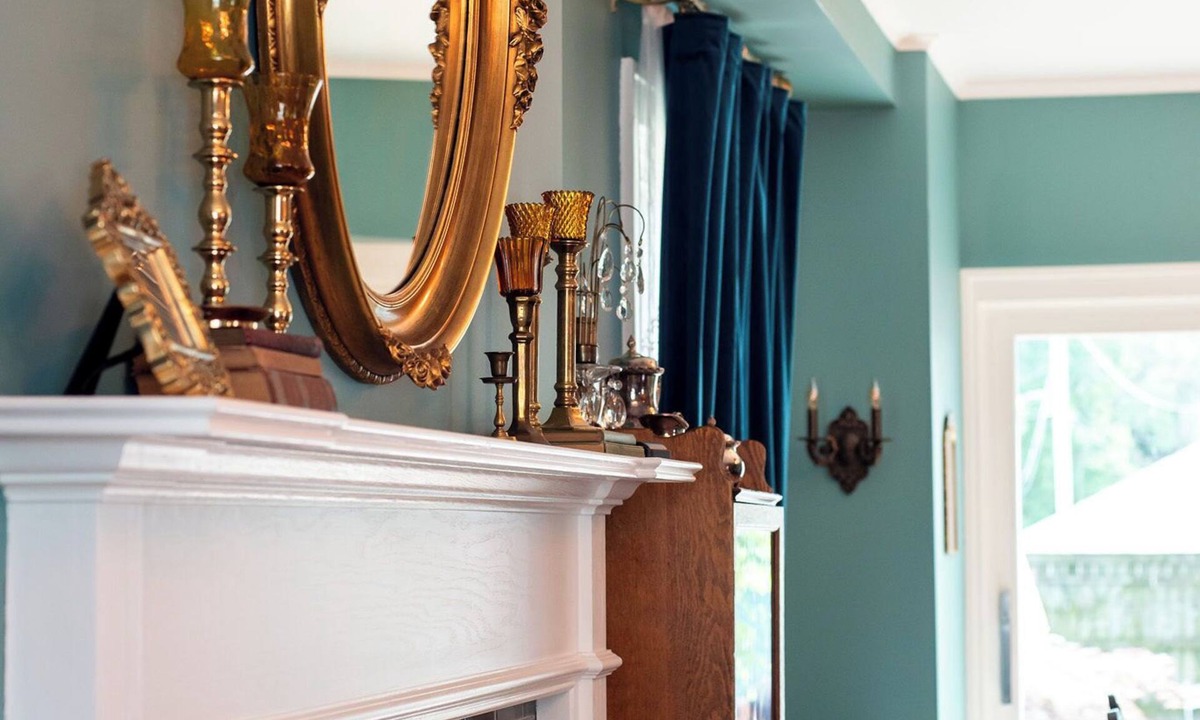 St. Charles House | Downtown St. Charles: Walk to Bars & Restaurants