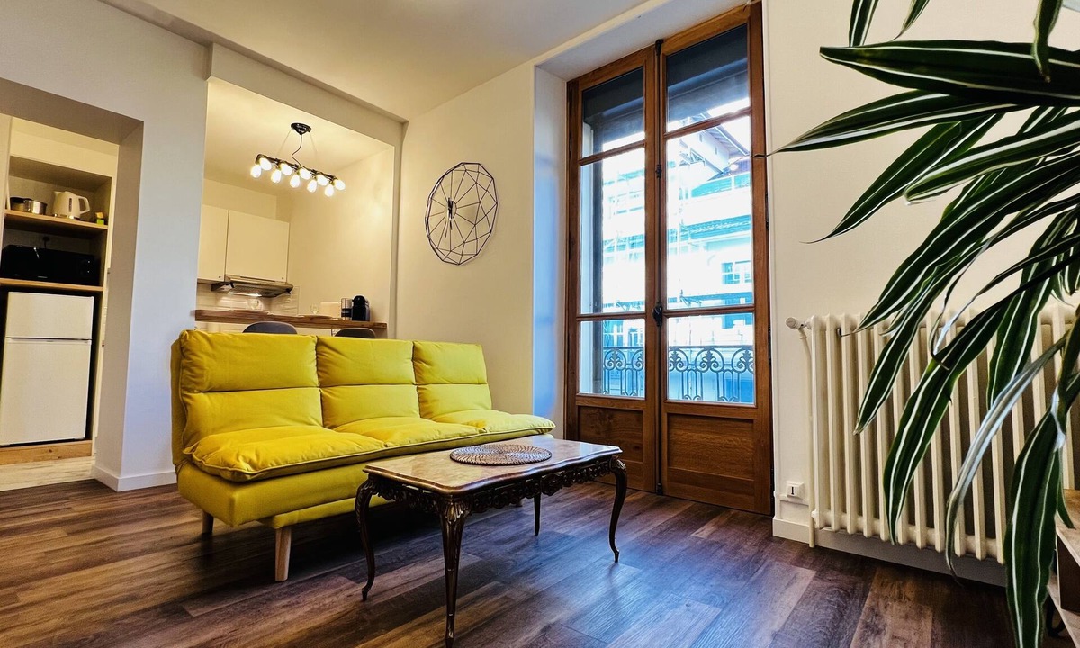 Aix-les-Bains City Center Apartment | Downtown studio/Near train station/Near shops