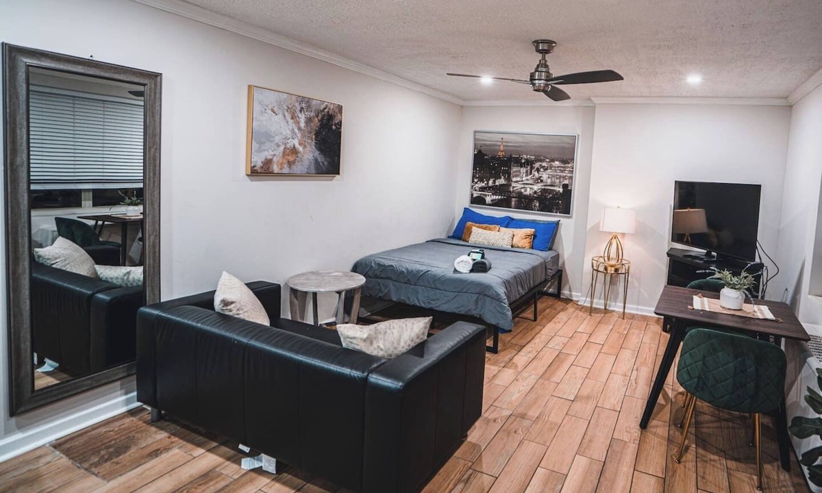 Downtown Atlanta Apartment | Downtown Studio, Skyline View, Walk to Attractions