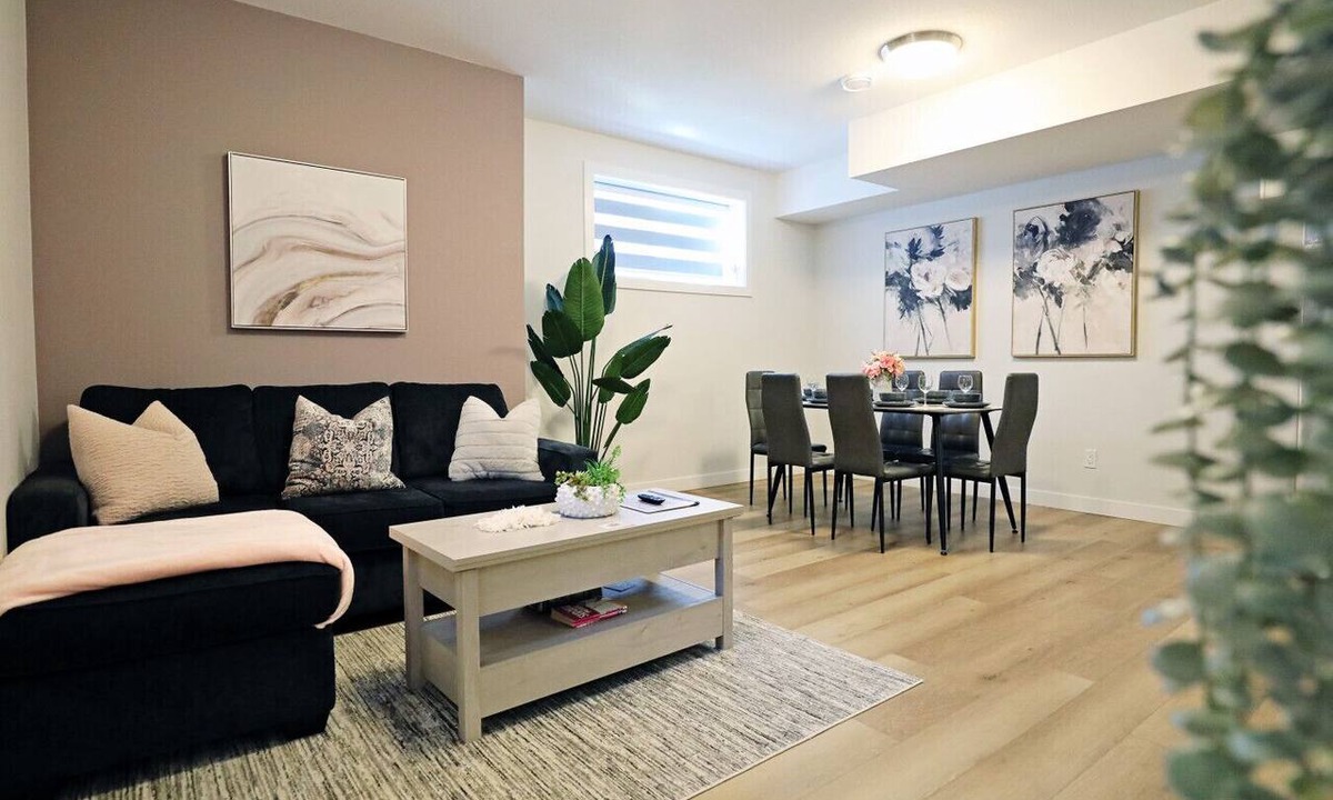 North Central Edmonton Condo | Downtown Suite King Beds|Long Stays|Disney+