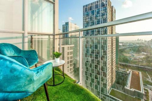CityPlace Apartment | Downtown Toronto 2-Bedroom Apartment with Balcony & City View - Sleeps 6