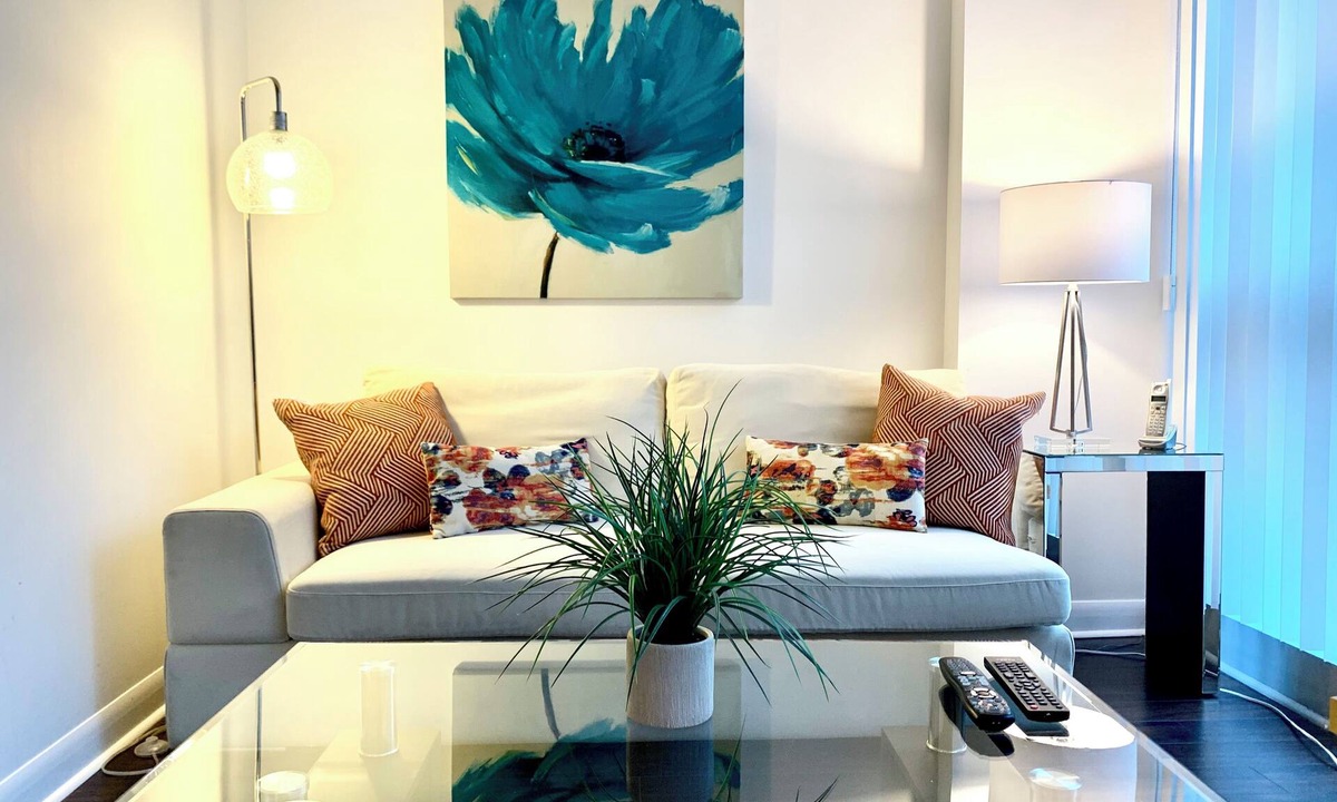 Toronto Entertainment District Condo | Downtown Toronto Executive Furnished Condo In Entertainment & Business District