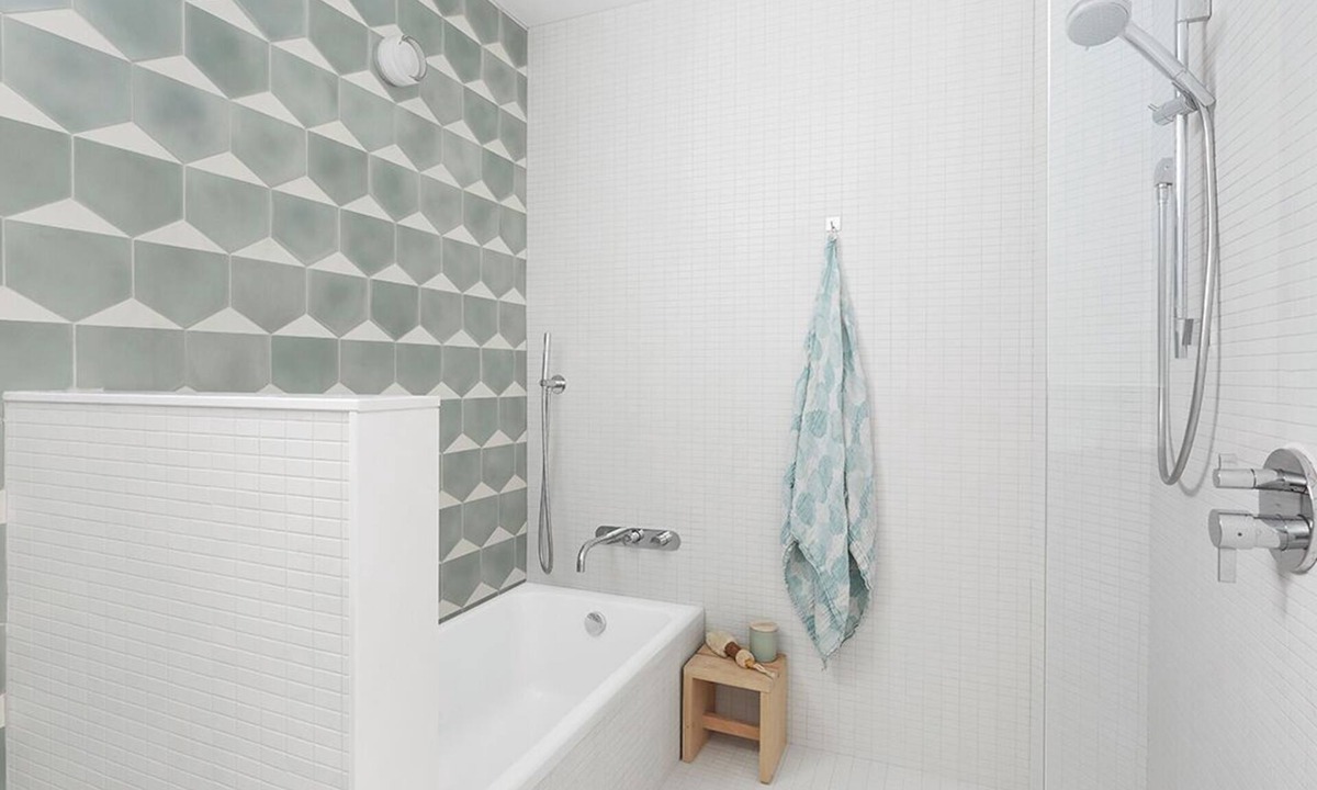 Little Portugal House | Downtown Toronto row house. Close to Ossington, Trinity Bellwood & BMO field.