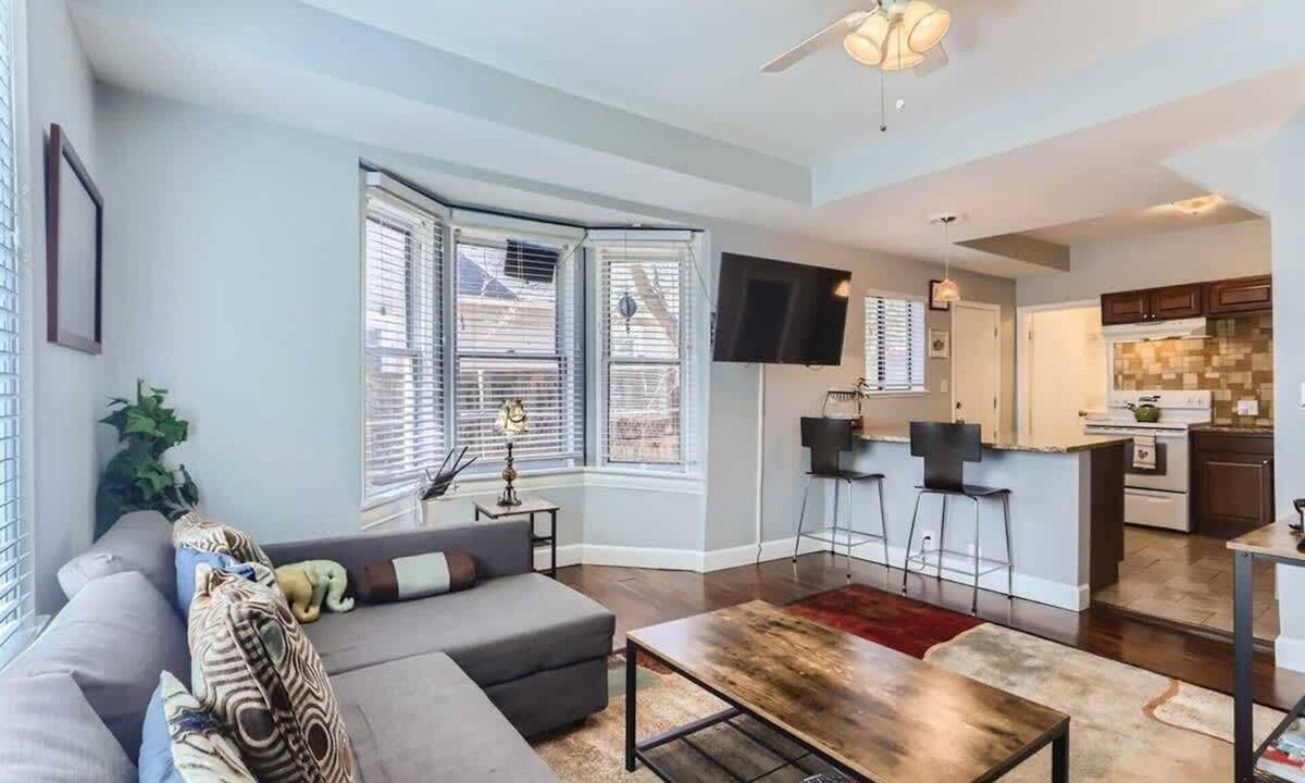 Lafayette House | Downtown Tranquility: 2BDR Escape in Lafayette