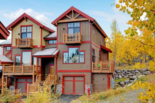Bear Crossing House | Downtown WP Villa 865 I Private Hot Tub I Great Views I Activity Program