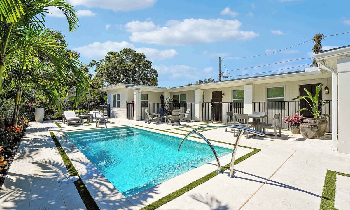 El Cid Apartment | Downtown WPB studio D - w/full kitchen