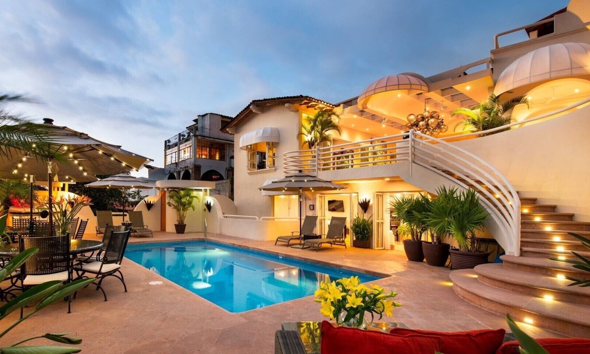 Cerro Villa | DOWTOWN VILLA INCREDIBLE VIEWS WITH FULL STAFF