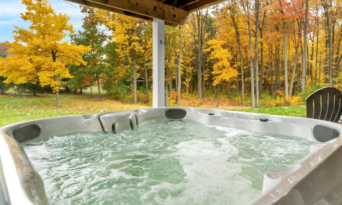 White Cloud House | Dragon House-By Hardy Dam & Trails-Hot Tub!