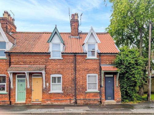 Beverley House | Dragonfly Cottage