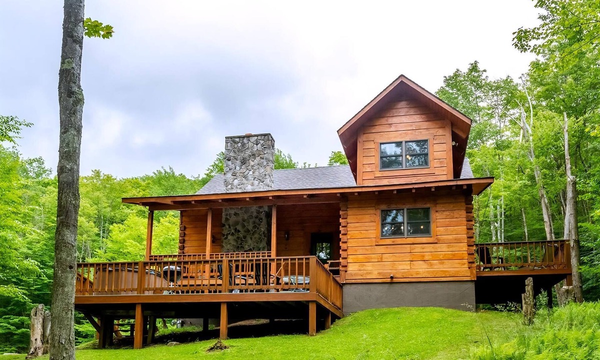 Davis House | Dream Catcher - 2014 Cabin Mountain Road Dream Catcher - Classic Cabin on Private 3 Acre Lot w/Pond, Pet Friendly, Hot Tub