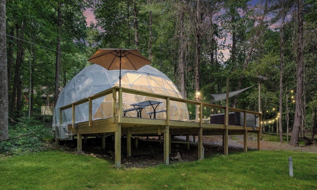 Luray House | Dream Dome - Romantic Retreat + Wifi A/C + Hot Tub