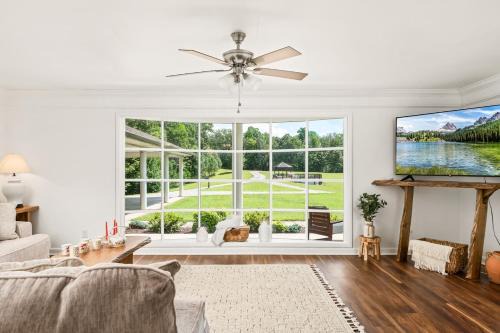 Chestnut Mound House | Dream Estate with Pool, Bonfire & 100 Acres Nature