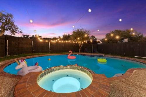 Carrollton House | Dream GetAway Pool Hot Tub Game Room