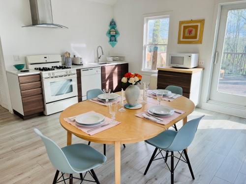Claverack-Red Mills Apartment | Dream Guesthouse - Cool, Country, Chic