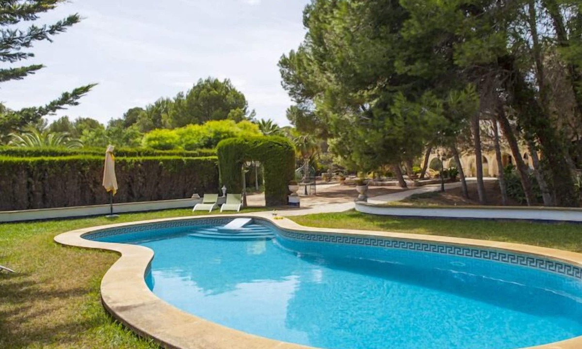 Campos Villa | Dream vacation for large families with private road to the beach.