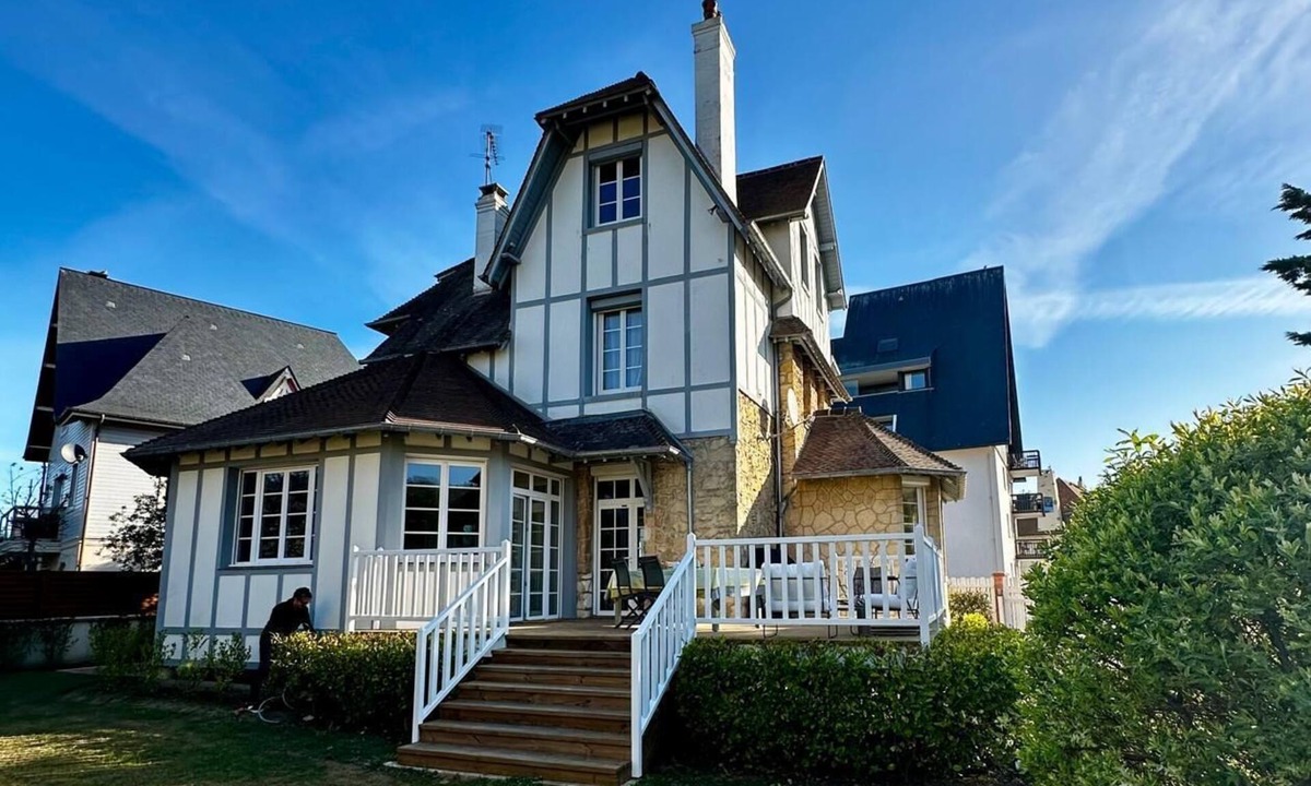 Benerville-sur-Mer Villa | Dream villa 50 meters from the beach!